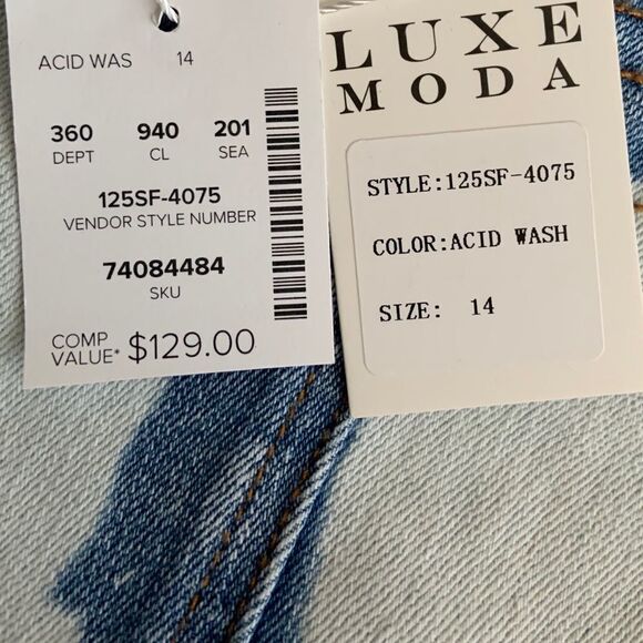 Luxe Moda Flared Jeans - Picture 10 of 10